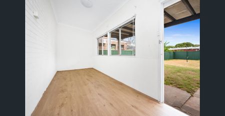 Modern & Convenient Living in the Heart of Mascot - Photo 5