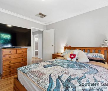 4 BEDROOM HOME WITH WORKSHOP - Photo 4
