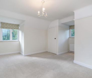 Fairwinds, 12 Oakfield Glade, Weybridge, Surrey, KT13 - Photo 3