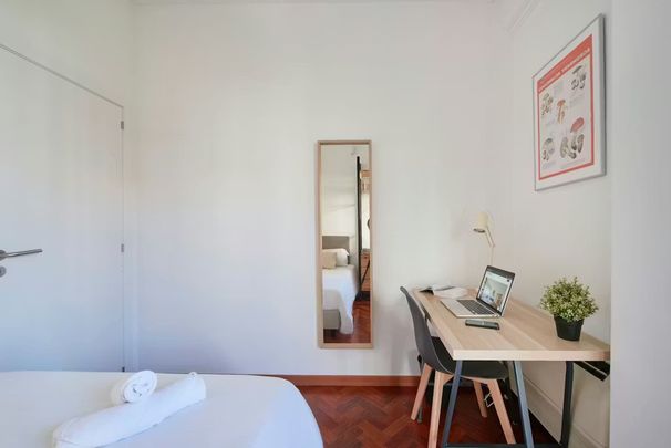 Avenida Luís Bívar, Lisbon, Lisbon 1050-145 - Photo 1