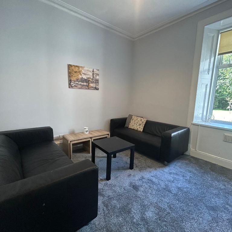 3 bedroom flat to rent - Photo 1