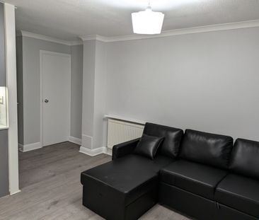 1 Bed Flat, Kingfisher Place, RG1 - Photo 3