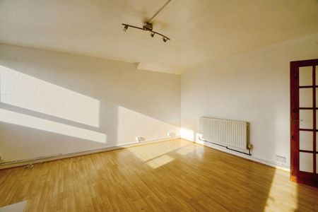 3 Bed Maisonette, Morland Estate, E8 - Photo 4