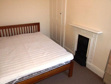 4 Bed Terraced House, Mordaunt Road, SO14 - Photo 3