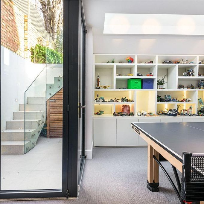 6 bedroom terraced house to rent - Photo 1