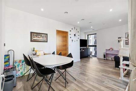 3 bedroom flat to rent - Photo 5