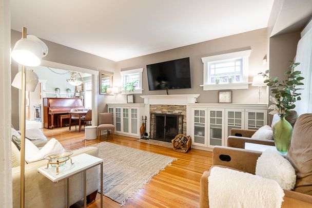 Fully Furnished Main Level Home in Kitsilano - Available NOW! - Photo 1