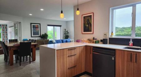 Charming Family Oasis Overlooking Barrett's Lagoon - Photo 5