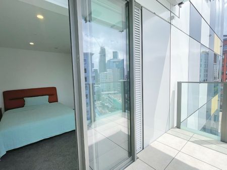 Sunny furnished two bedroom apartment with carpark - Photo 2