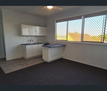 Central One Bedroom Apartment - Water Included! - Photo 1