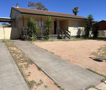 48 McSporran Crescent, Port Augusta - Photo 2