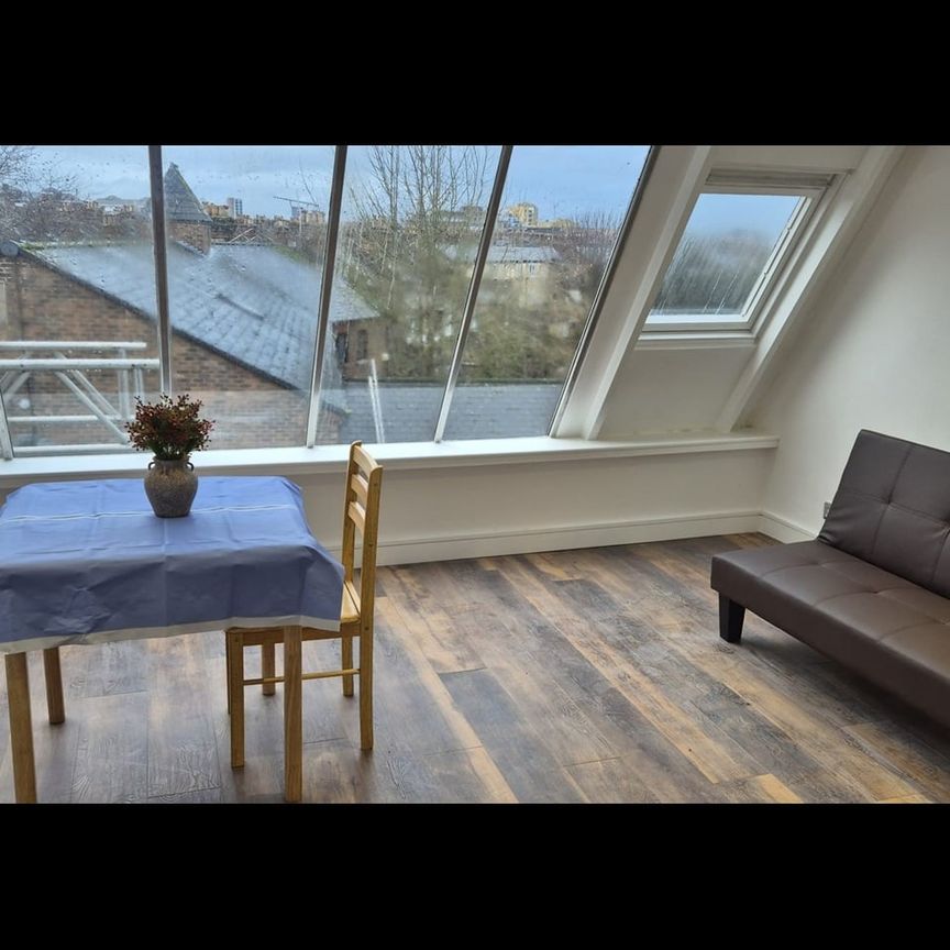Studio Flat, Beethoven Street, W10 - Photo 1