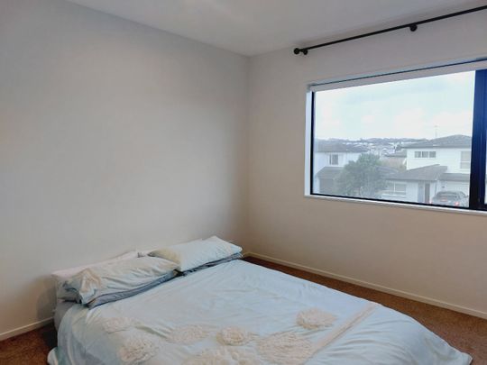 Lock and Leave Living in Flat Bush - Photo 1