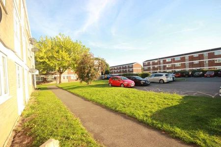 Eden Close, Slough, SL3 - Photo 2