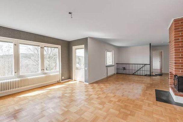 Ekbacksvägen, Skåpafors - Foto 1