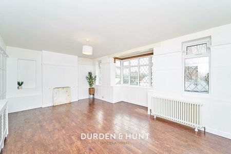 St. Johns Road, Epping - Photo 2