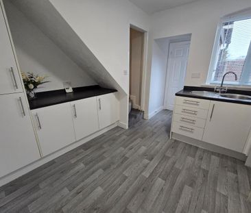 2 bedroom terraced house to rent - Photo 5