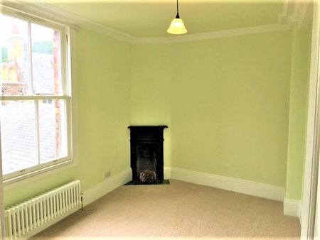 3 bedroom flat to rent - Photo 3