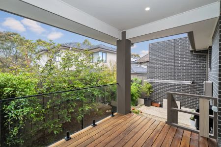 Stylish Townhouse Offering Effortless Modern Living - Photo 4