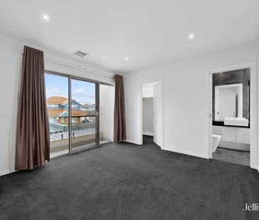 Modern Townhouse Living in Prime Location - Photo 5