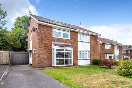 A well presented family home set in vibrant Tonbridge - Photo 4