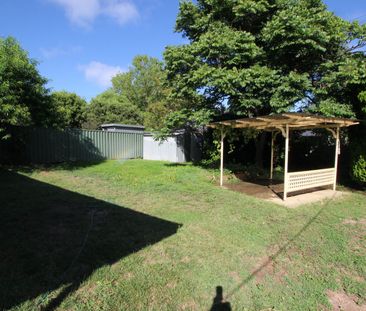 5 Dunlop Street, Hackett ACT 2602 - House For Rent | Domain - Photo 3