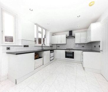 4 bedroom end of terrace house to rent - Photo 5