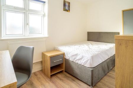 1 bedroom in a house share to rent - Photo 3