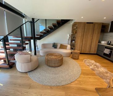 Immaculate loft style apartment with water views - Photo 1