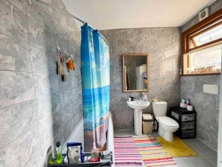 Price £2,250 pcm - Available Now - Unfurnished - Photo 5