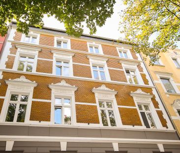 Traumhaftes Dachgeschoss-Loft mit offener Galerie und Einbauküche - Photo 6