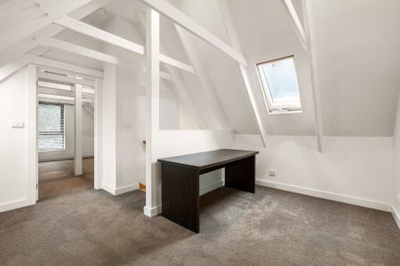 Superbly positioned in the city fringe (SPACIOUS VERSATILE RESIDENCE ) - Photo 2