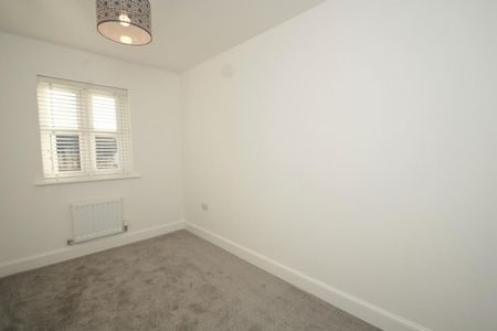 2 bedroom end of terrace house to rent - Photo 4