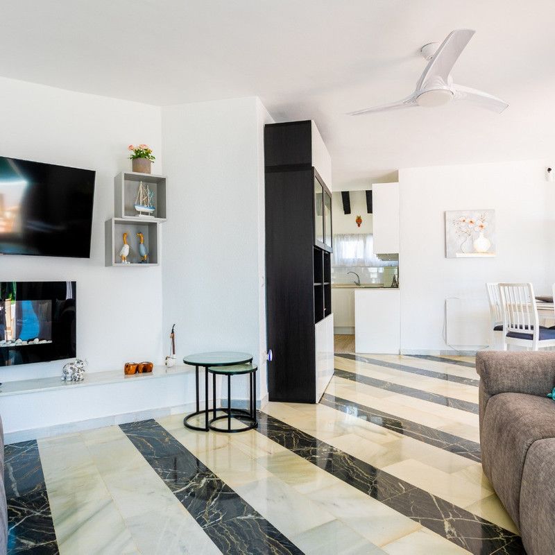 Apartment in Calahonda, Costa del Sol - Photo 1