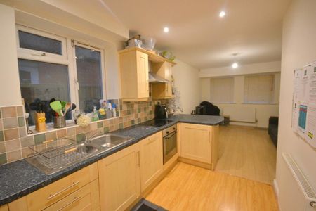 2 bedroom flat to rent - Photo 3