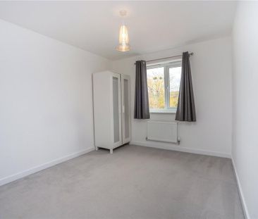 4 bedroom end of terrace house to rent - Photo 4