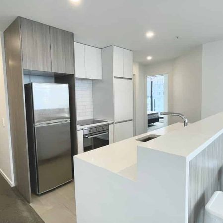 Modern Two-Bedroom with Harbour Views - Photo 3