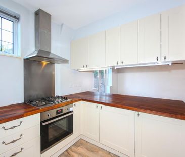 4 bedroom semi-detached house to rent - Photo 4