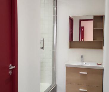 Location Appartement 3 pièces 52m² MARSEILLE 1er - Photo 5