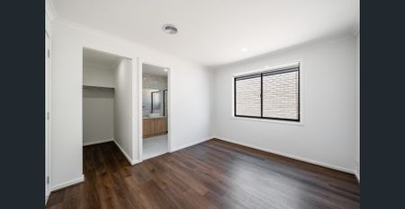 LUXURY LIVING IN SUNBURY - Photo 2