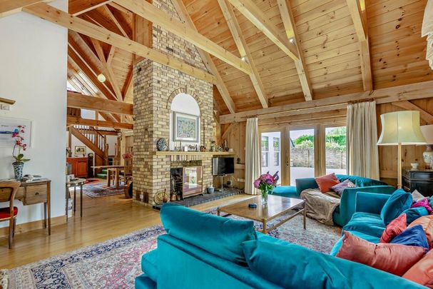 5 bedroom detached house to rent - Photo 1