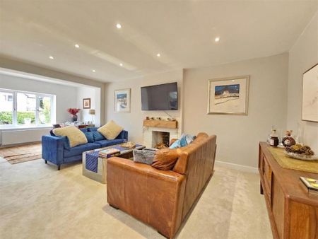 4 bedroom detached house to rent - Photo 5