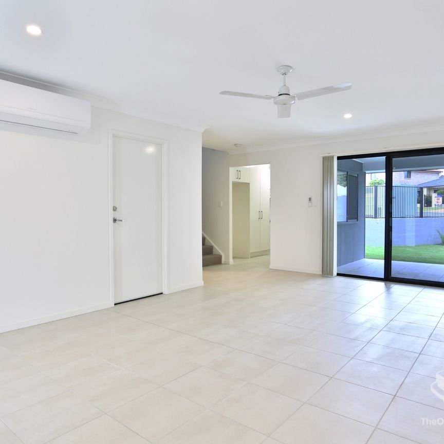$730 per week - Photo 1