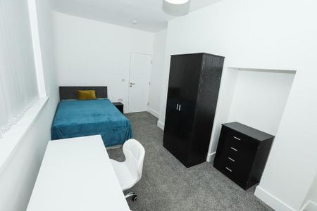 5 bedroom terraced house to rent - Photo 4