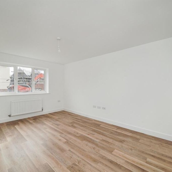 4 bedroom semi-detached house to rent - Photo 1