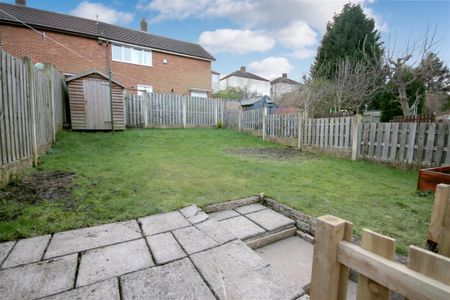 3 Bedroom House - Mid Terrace To Let - Photo 3