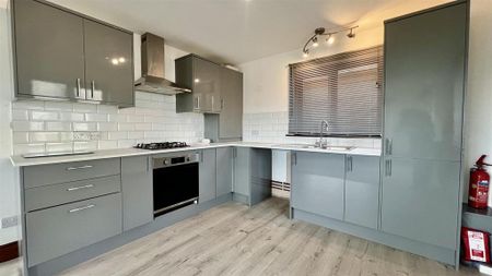 2 bedroom apartment to rent - Photo 4