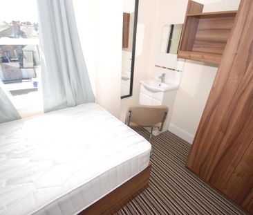 4 bedroom flat to rent - Photo 3