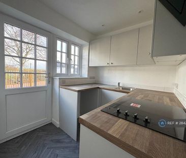 2 bedroom end of terrace house to rent - Photo 3