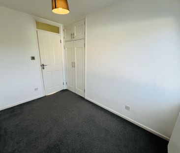 Hurst Lane, Eastbourne - Photo 3